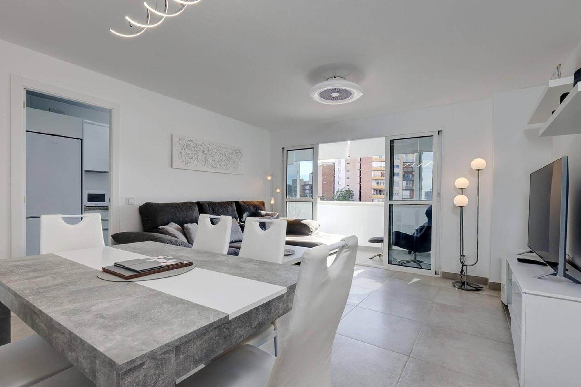 019 Stylish 3 Bed Ibensa Square Apt, Near & Bars