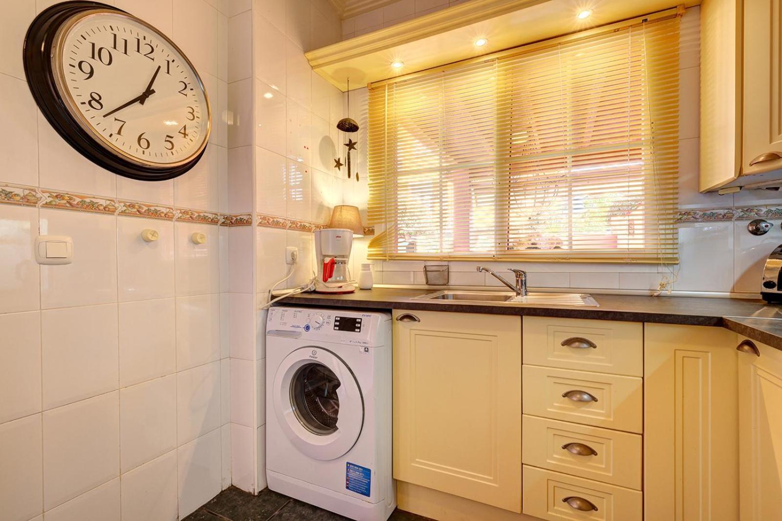 Traditional Townhouse, 4 Bed With Terraces And Private Bbq