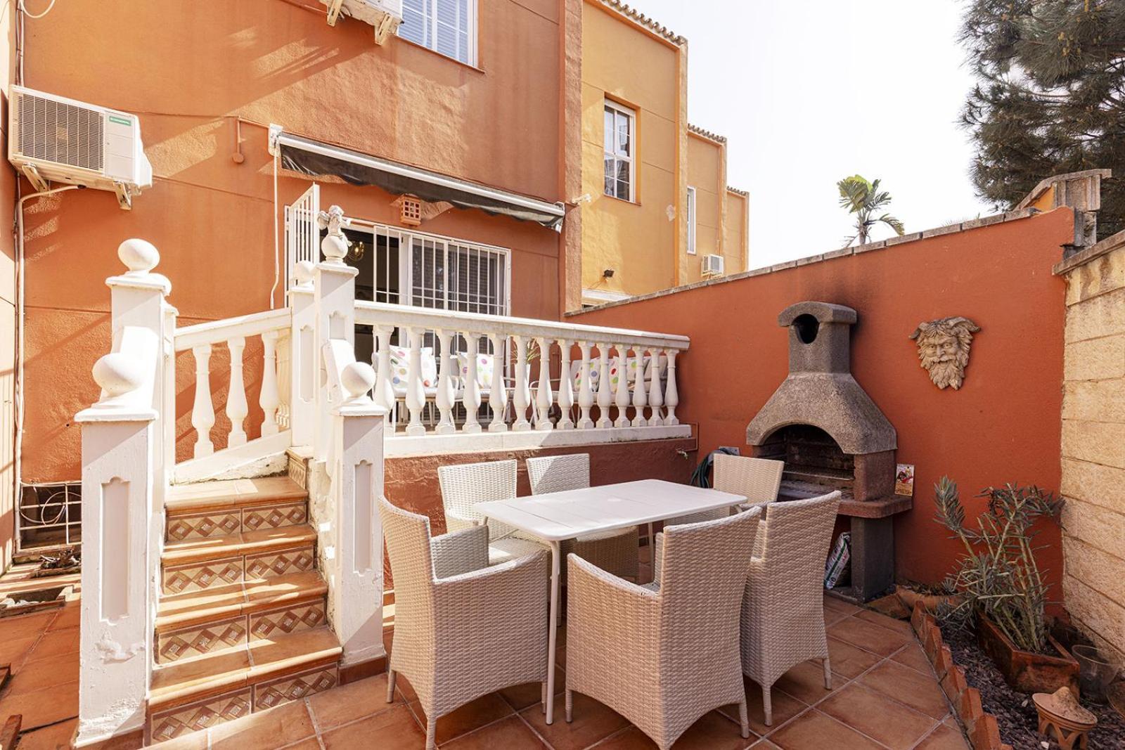 Traditional Townhouse, 4 Bed With Terraces And Private Bbq Сasa de vacaciones *