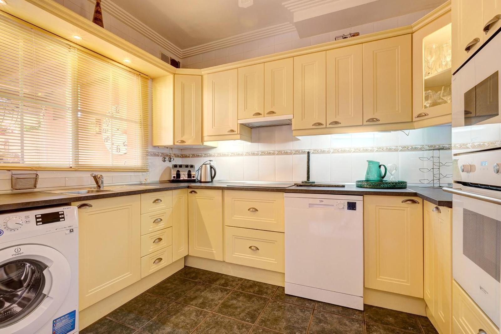 Сasa de vacaciones Traditional Townhouse, 4 Bed With Terraces And Private Bbq *