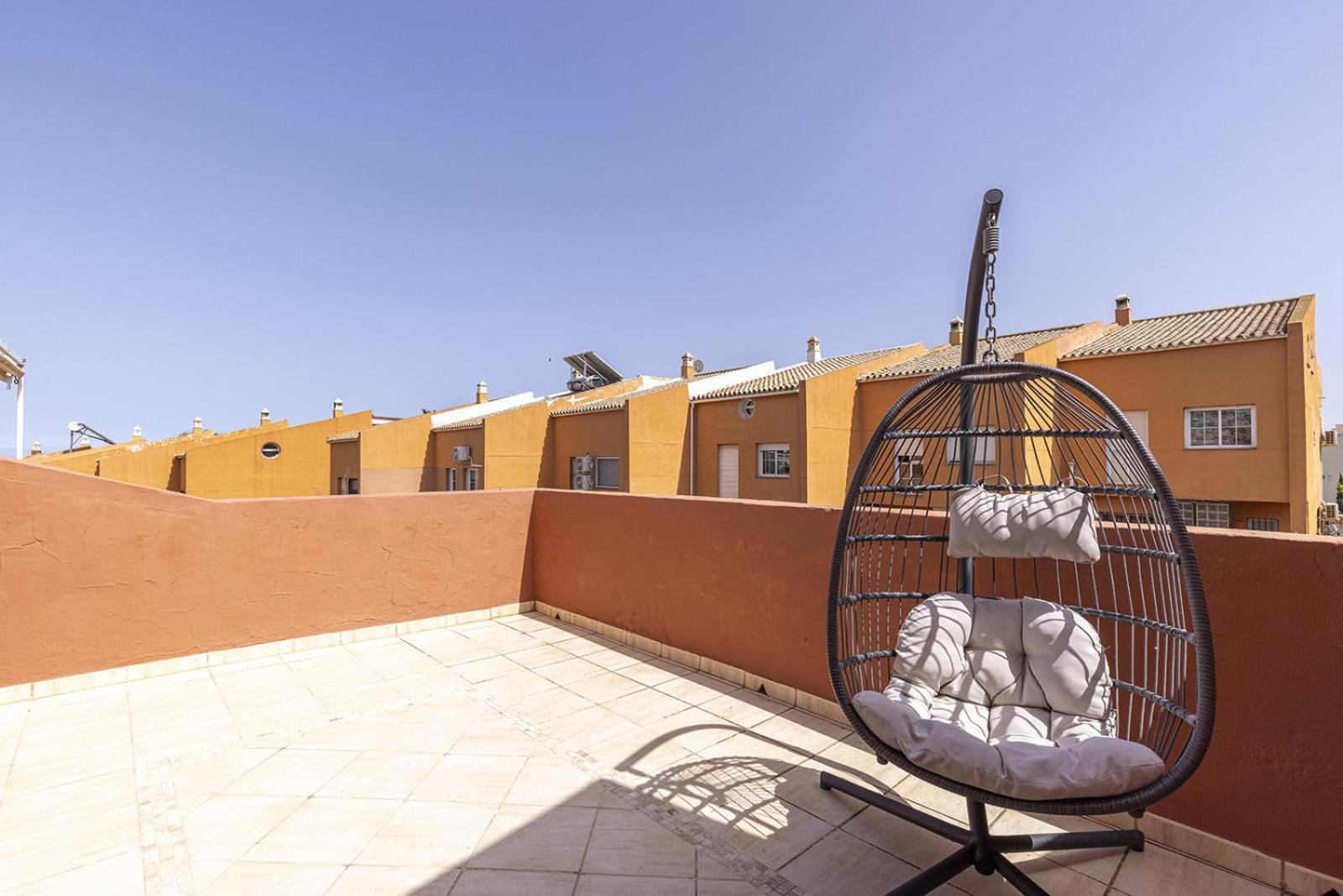 Traditional Townhouse, 4 Bed With Terraces And Private Bbq Сasa de vacaciones Benalmádena