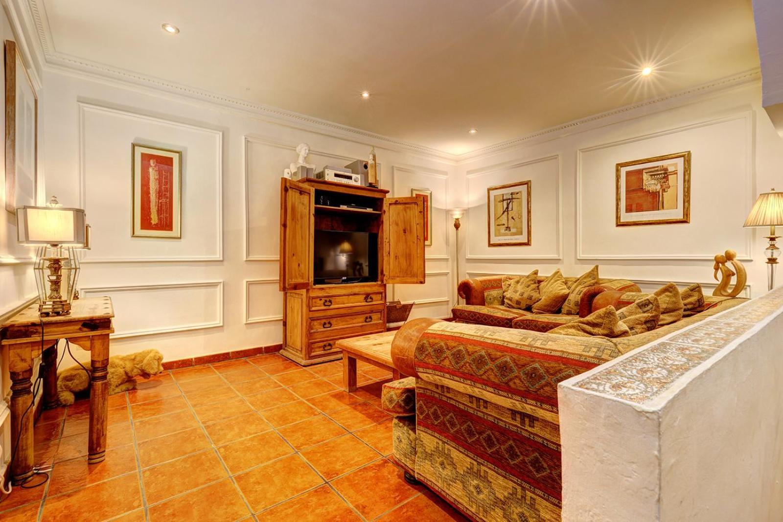 Traditional Townhouse, 4 Bed With Terraces And Private Bbq *