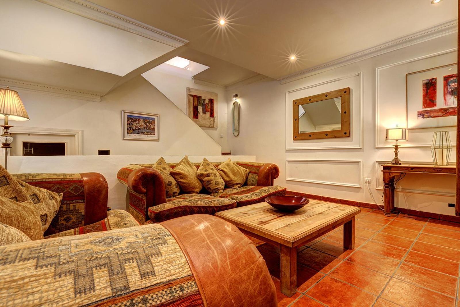 Traditional Townhouse, 4 Bed With Terraces And Private Bbq