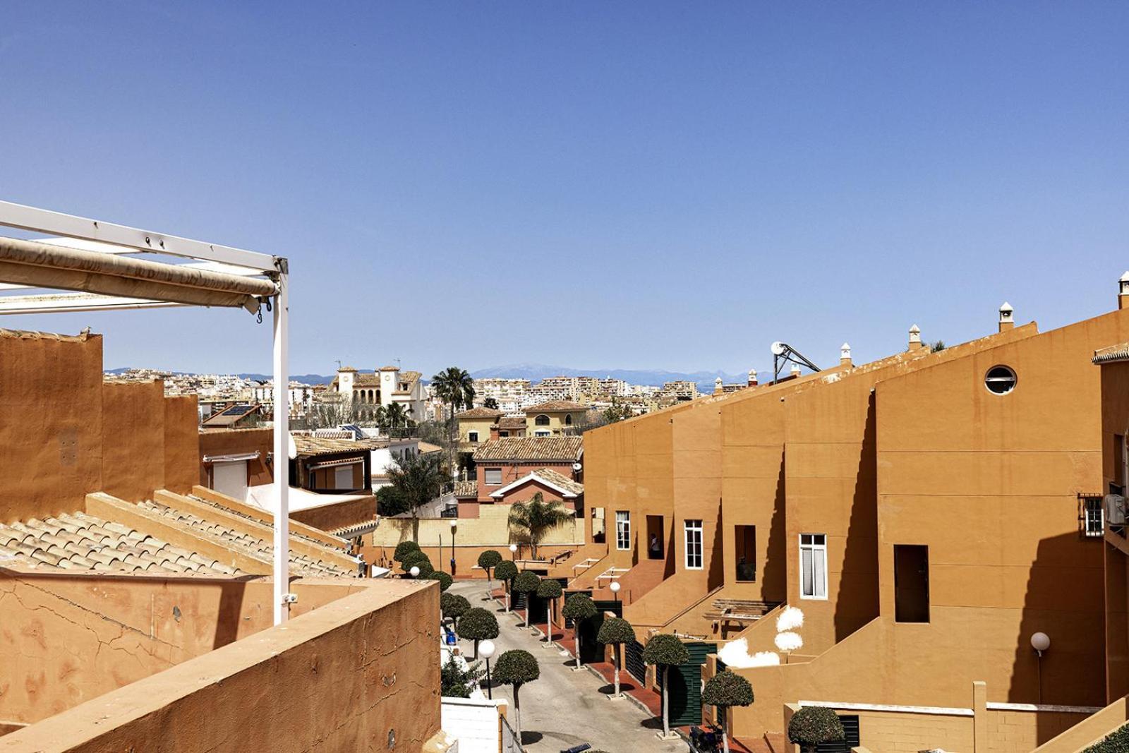 Traditional Townhouse, 4 Bed With Terraces And Private Bbq
