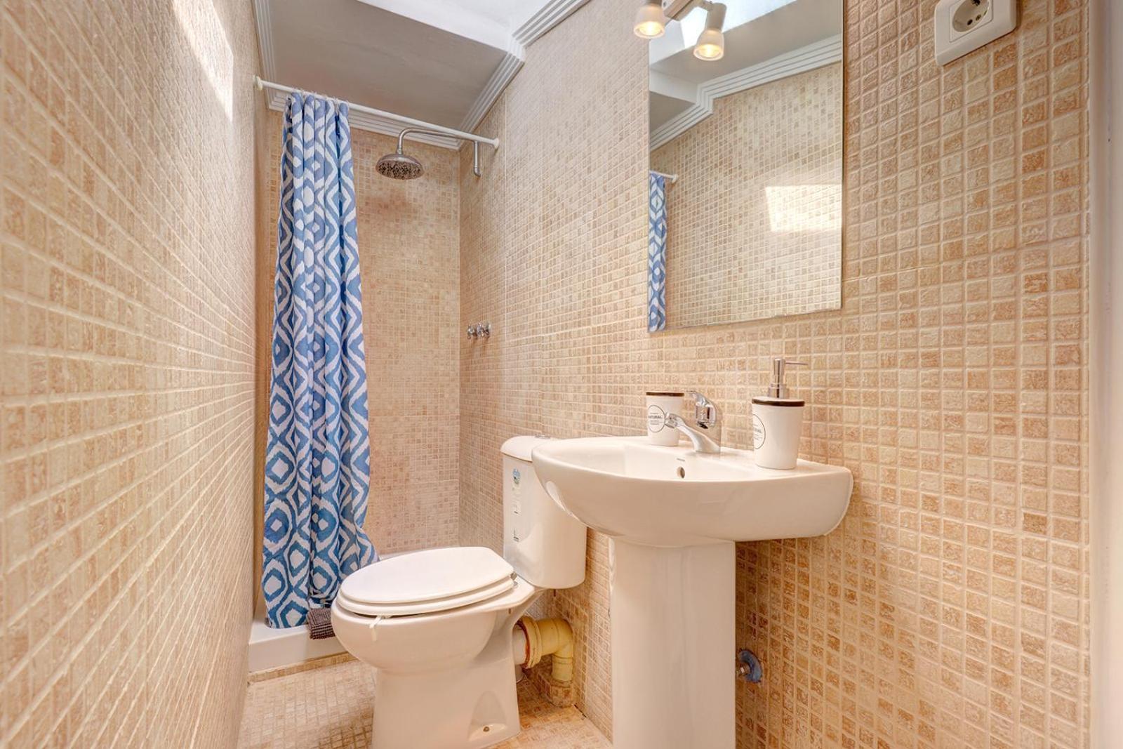 Traditional Townhouse, 4 Bed With Terraces And Private Bbq