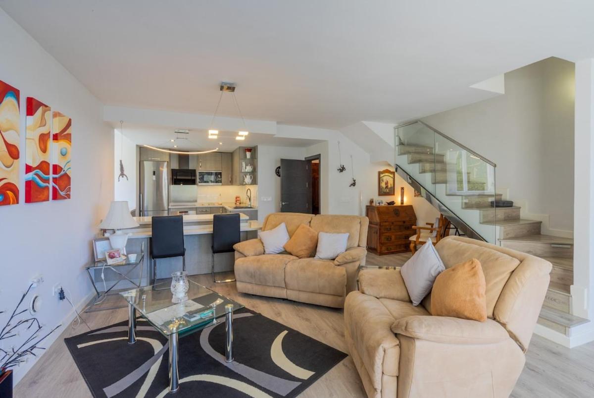 Relaxing Family Retreat With Stunning Golf Views Villa Benalmadena
