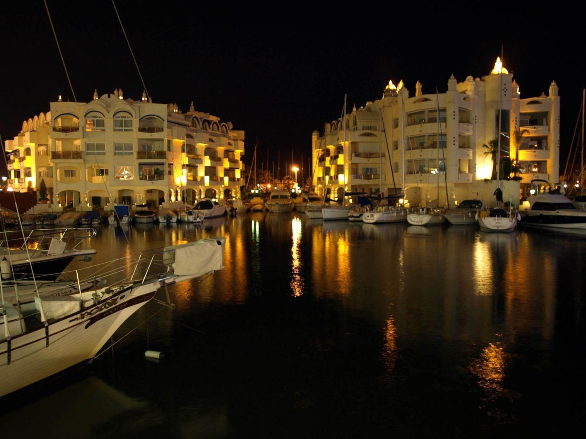 Lujoso Adosado Familiar En La Costa Del Sol Benalmadena