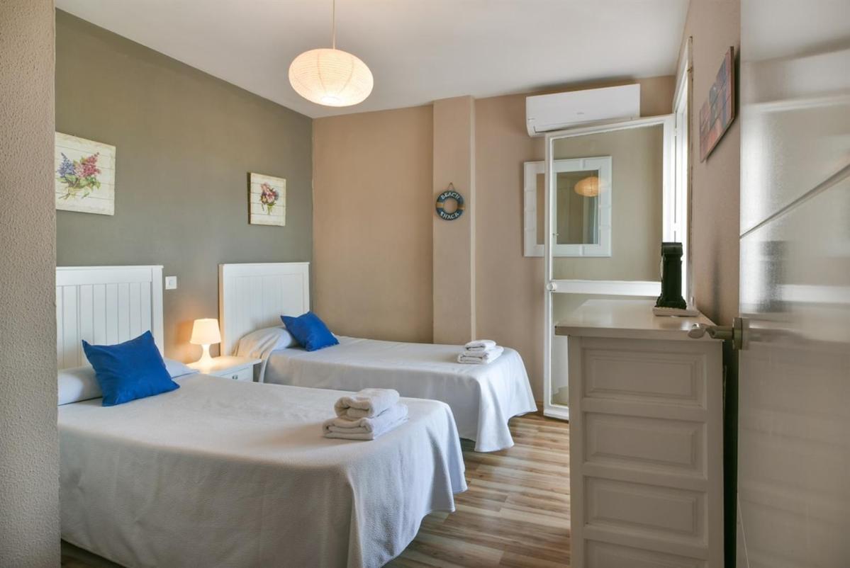Fantastic Seaviews & Pool, Close To Apartment *