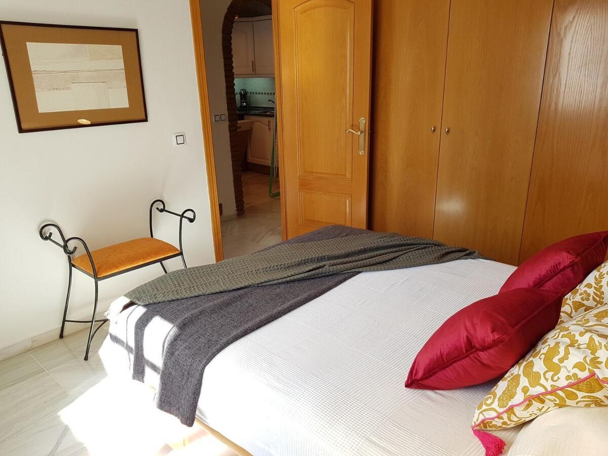 Peaceful 1br Getaway - Walk To And Train Apartamento Benalmádena
