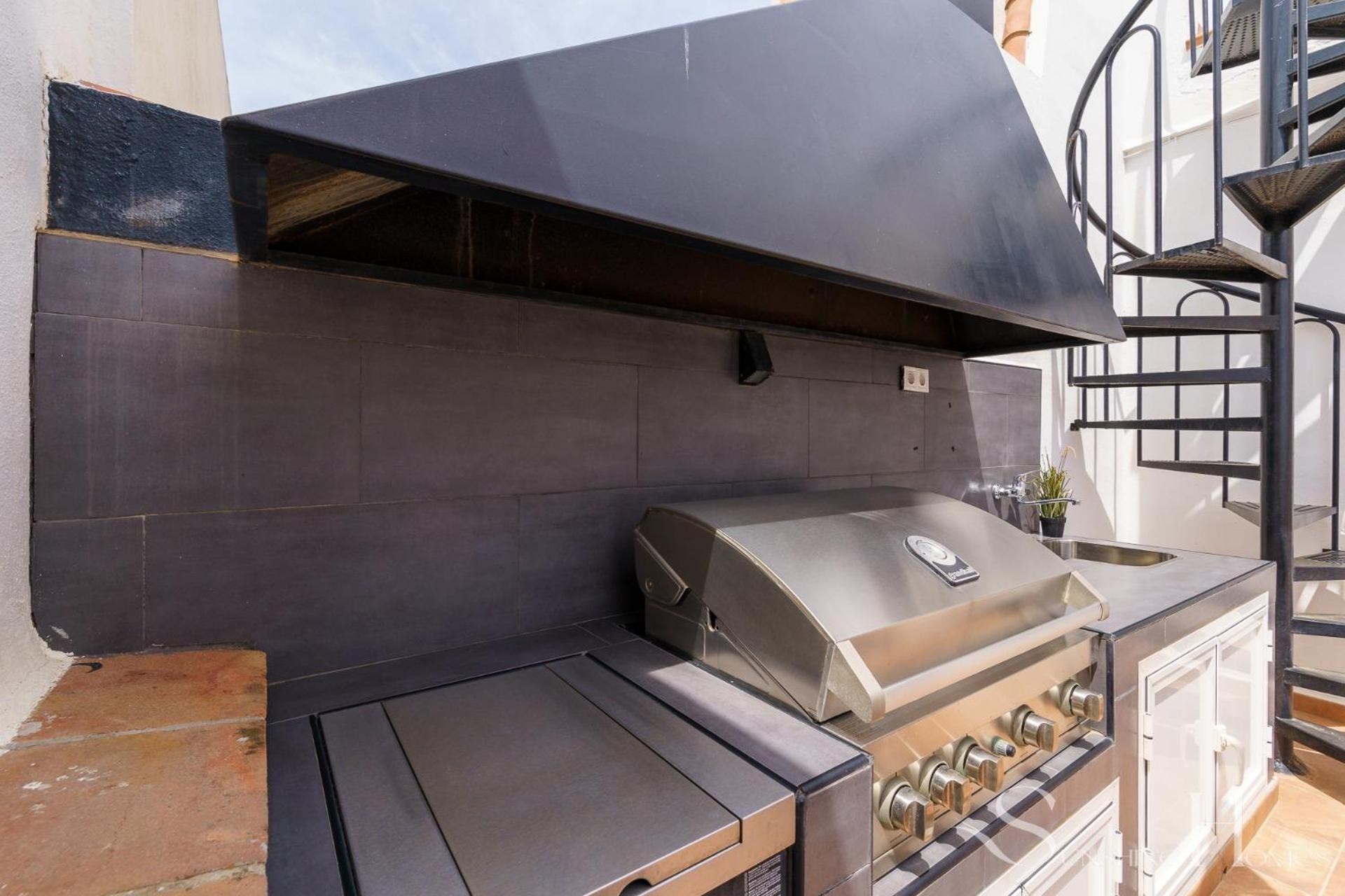 Beautiful Views Family Townhouse Steps From The