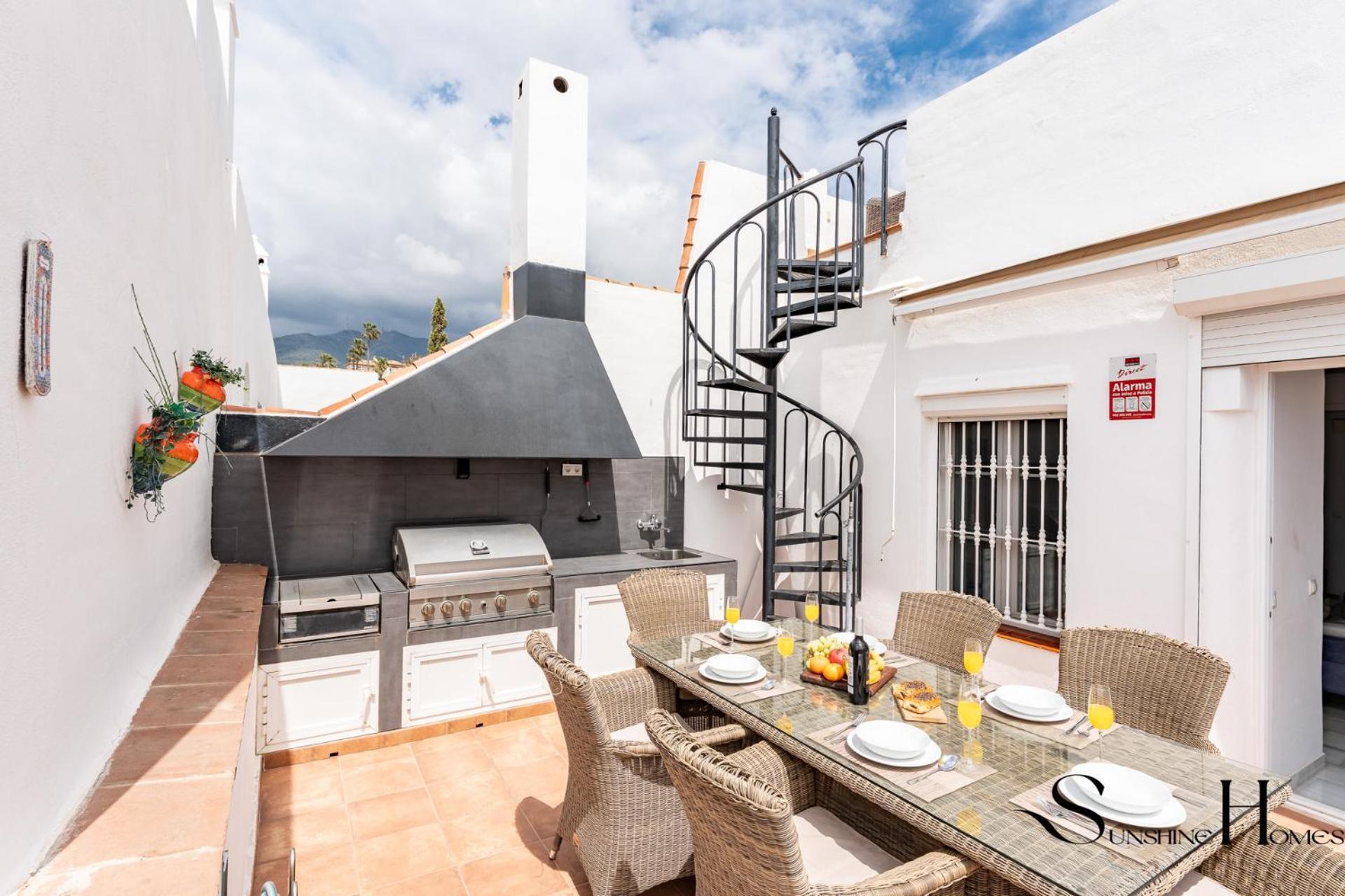 Beautiful Views Family Townhouse Steps From The Vakantiehuis Benalmádena