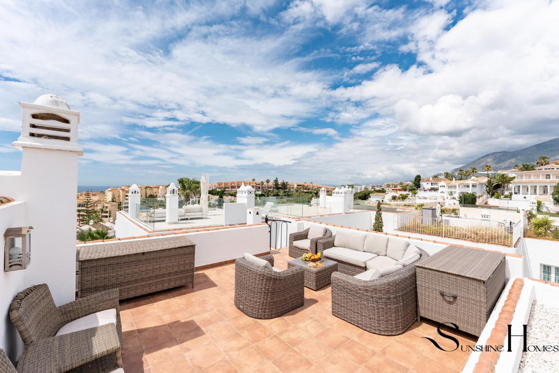 Beautiful Views Family Townhouse Steps From The *