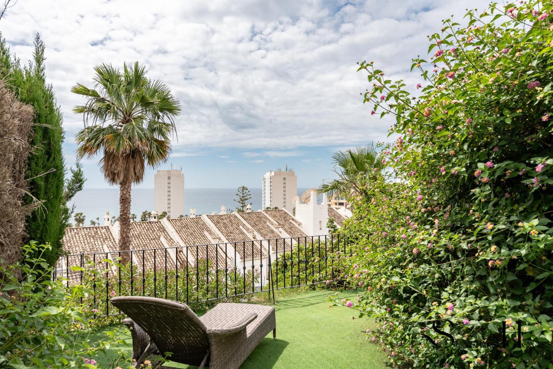 Beautiful Views Family Townhouse Steps From The