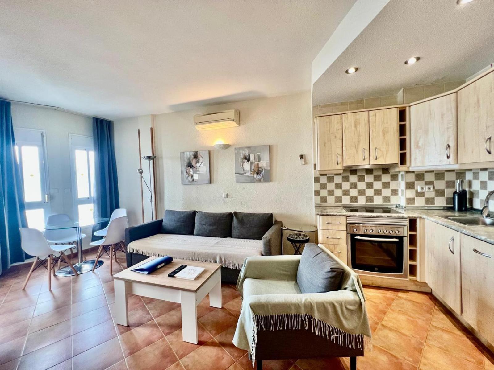 Benalbeach Front Apartment *