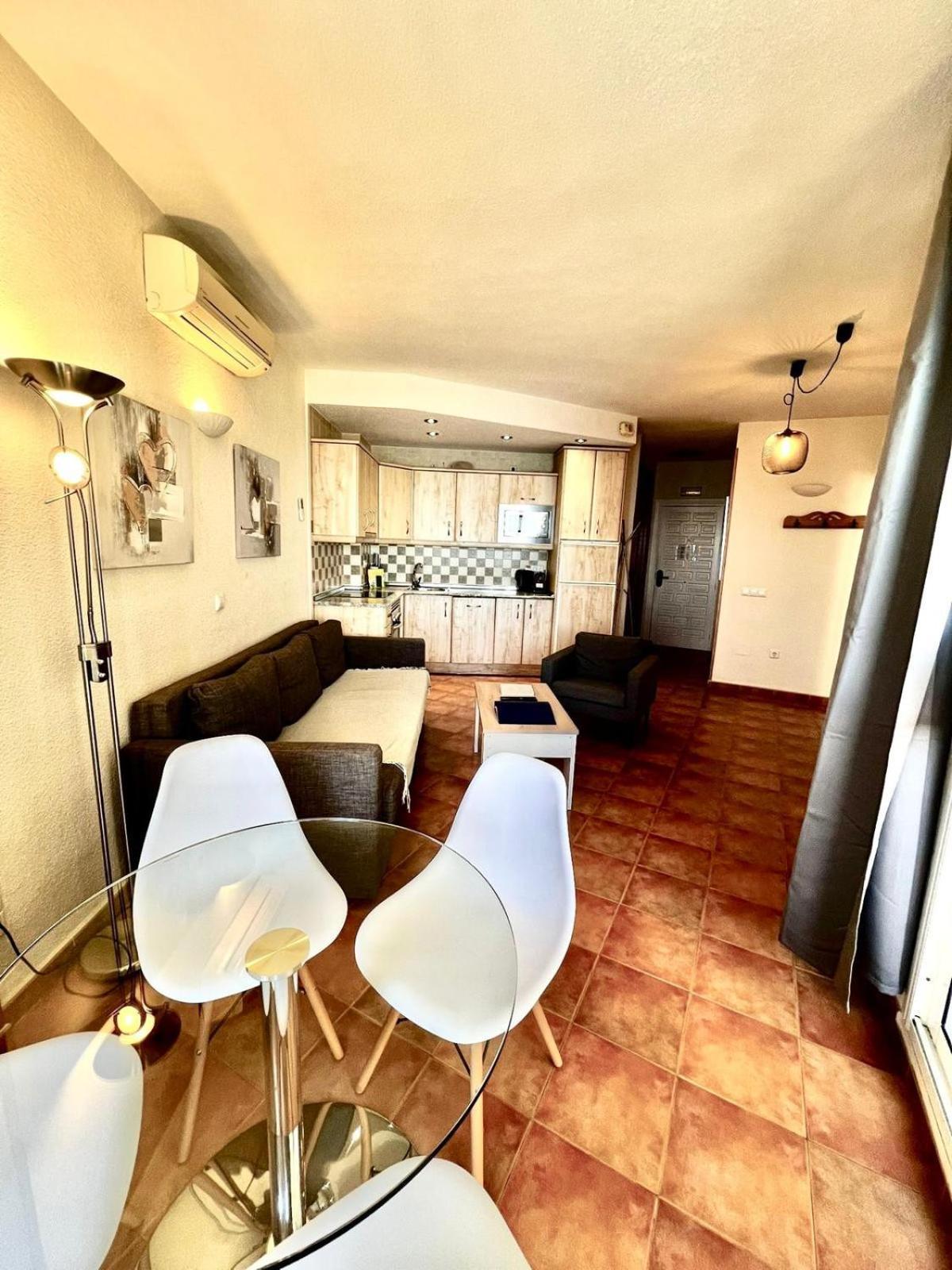 Benalbeach Front Apartment