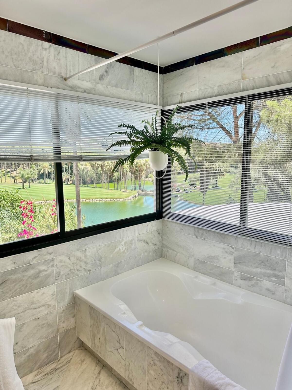 Apartment 2 Bedroom Golf House - Spectacular Views