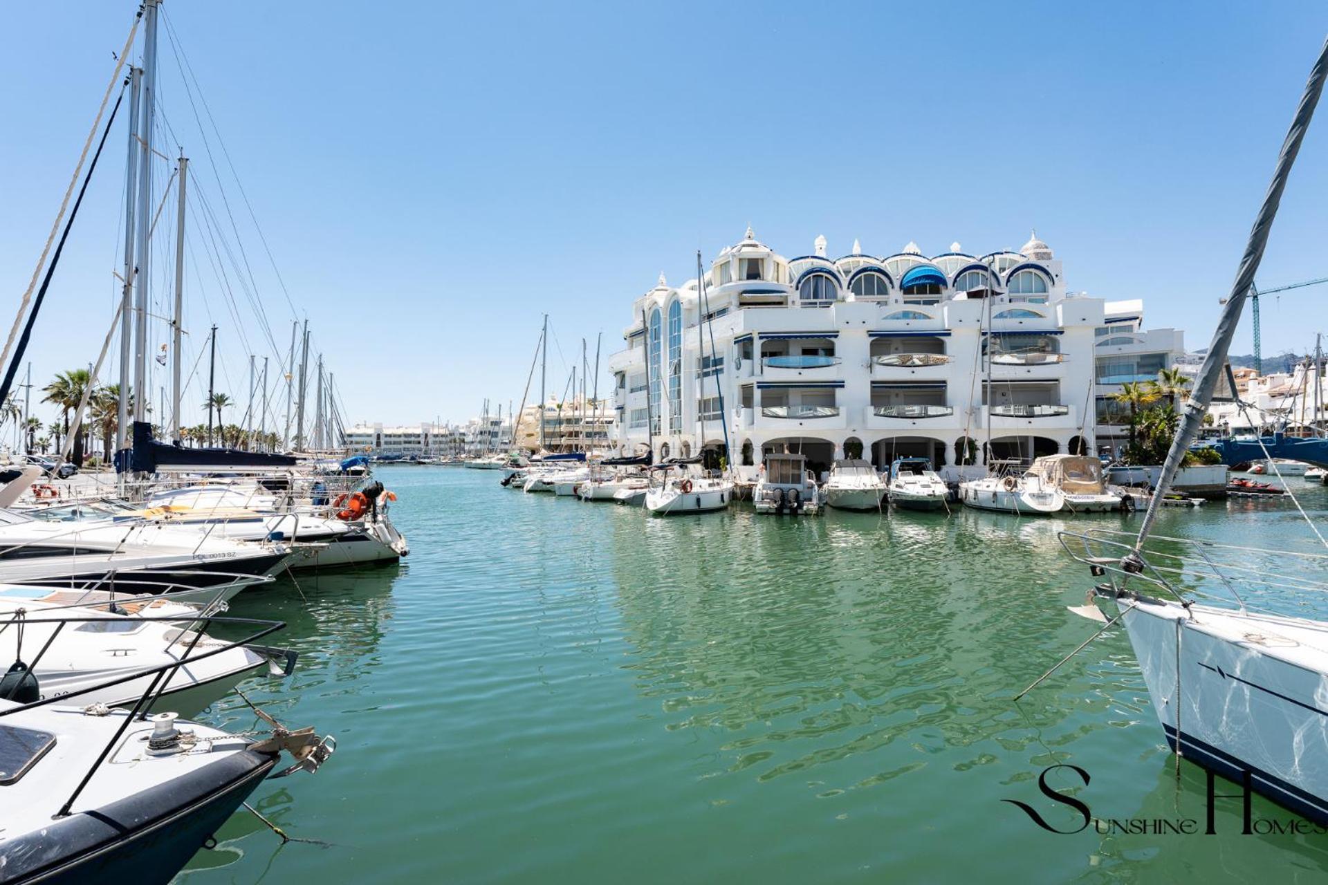 Location, 50m From The And Resaurants *
