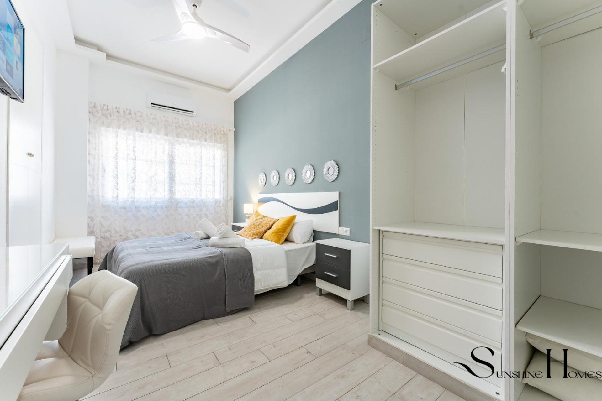 Location, 50m From The And Resaurants Benalmadena