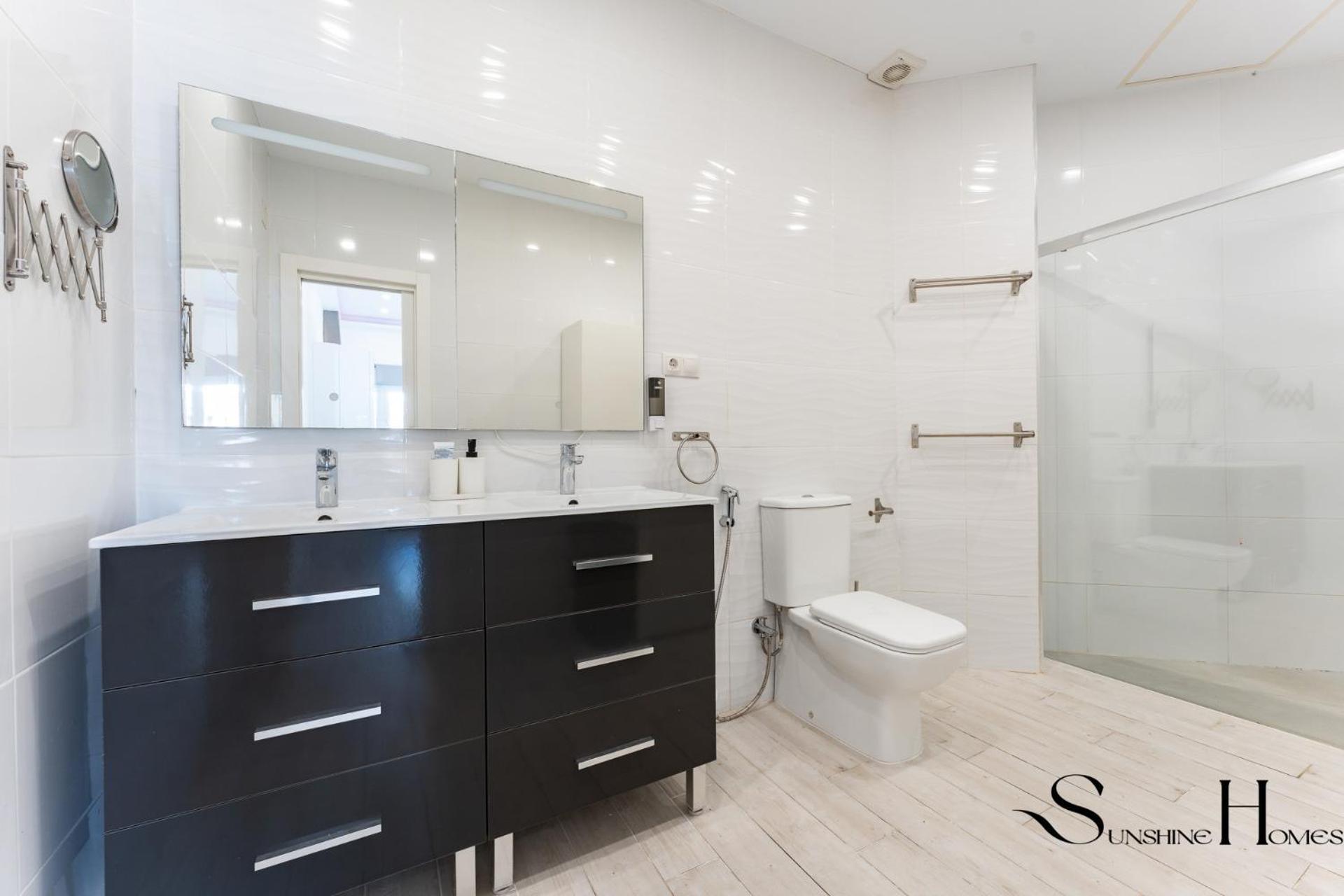 Location, 50m From The And Resaurants Apartment *