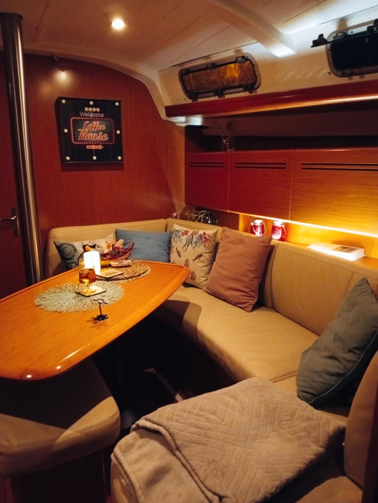 Botel Sailing Yacht