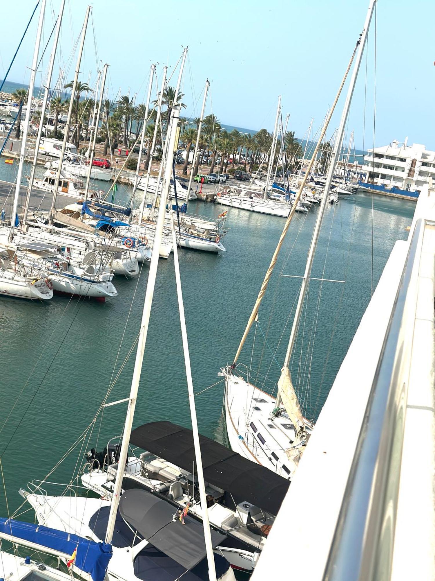 Lujoso Atico Duplex En Puerto Marina *