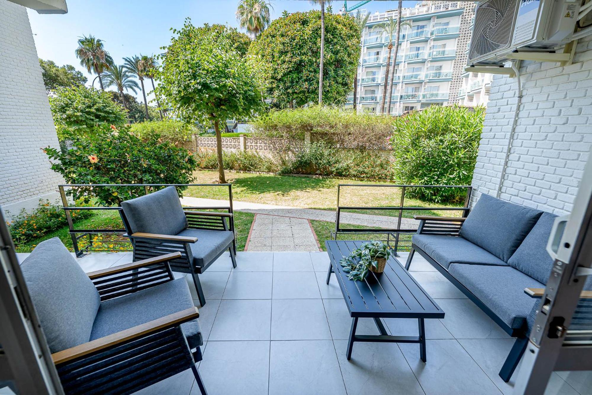 Puerto Marina Vacation 1 Minute From The