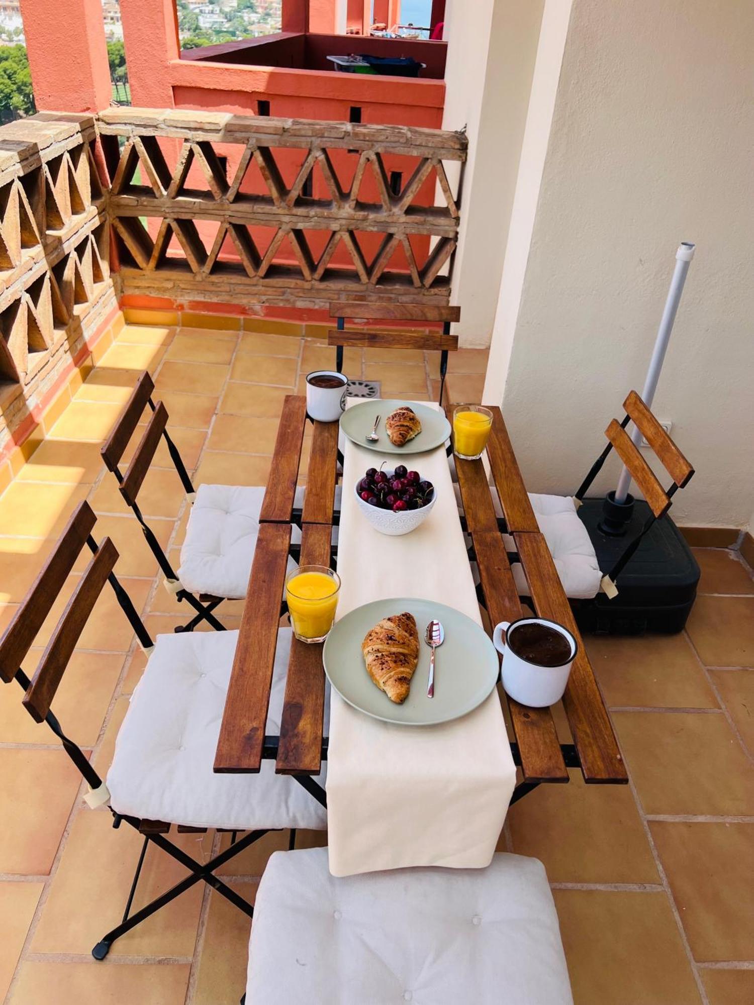 Apartment Hill View With Fresh Renovation Benalmadena