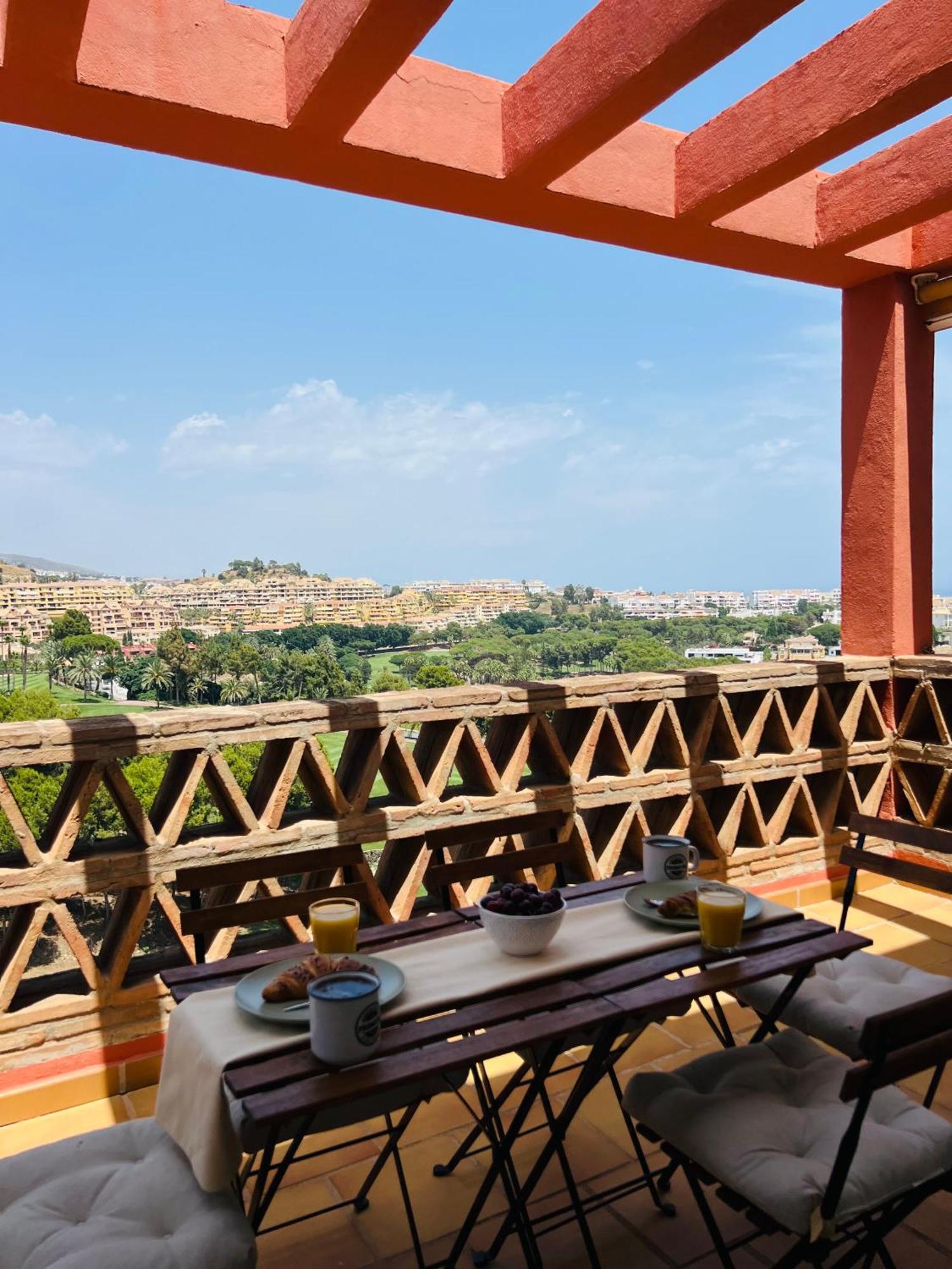 Hill View With Fresh Renovation *