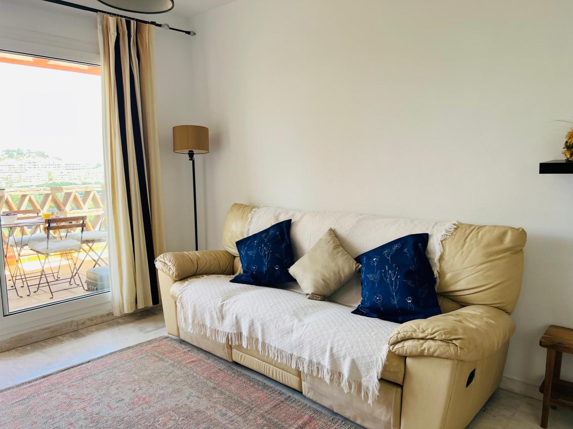 Hill View With Fresh Renovation Apartment *