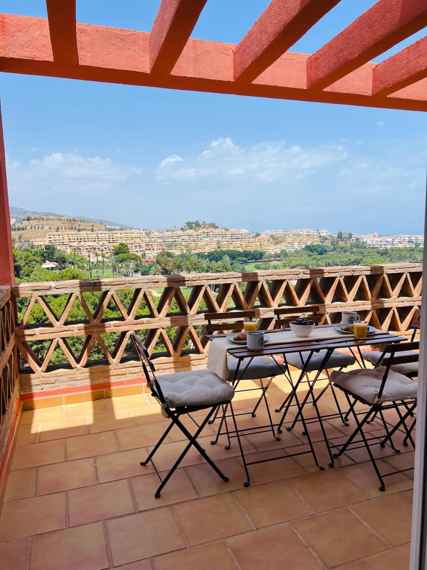 Hill View With Fresh Renovation Apartment Benalmadena