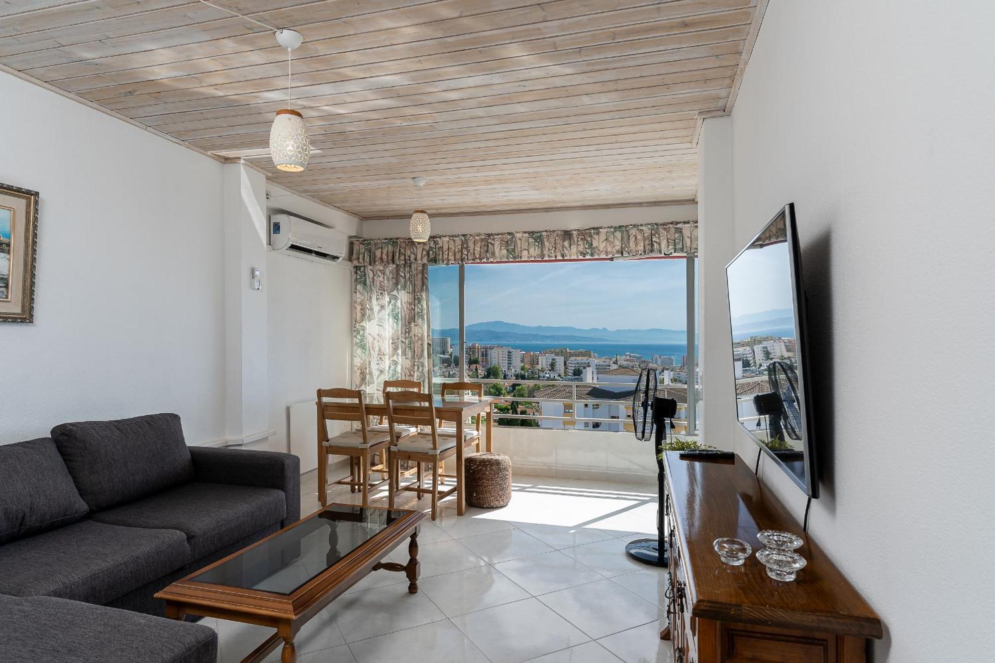 Apartment Azul Horizonte With A Pool Benalmádena