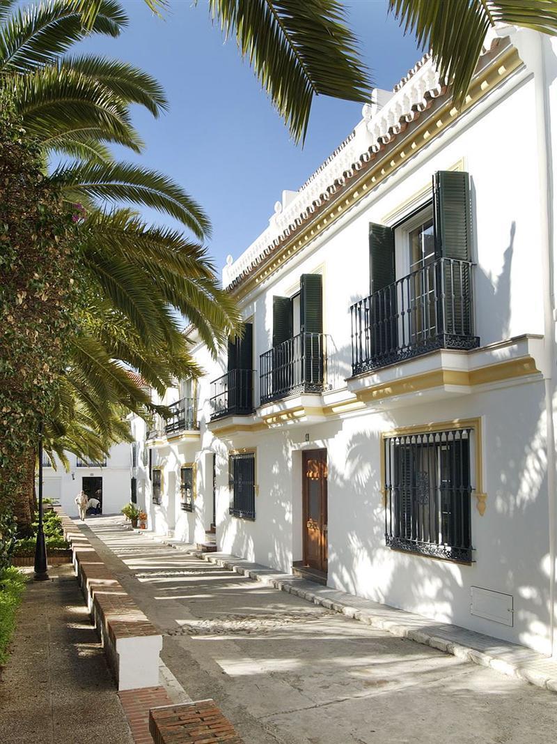 La Plazoleta 2*