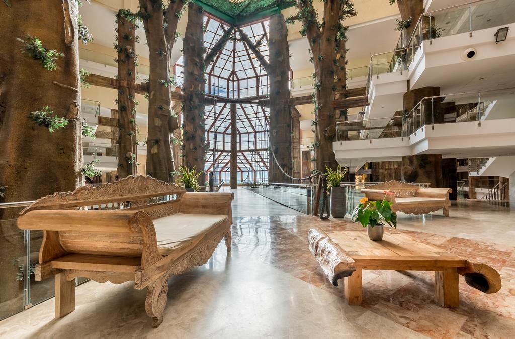 World Polynesia Hotel