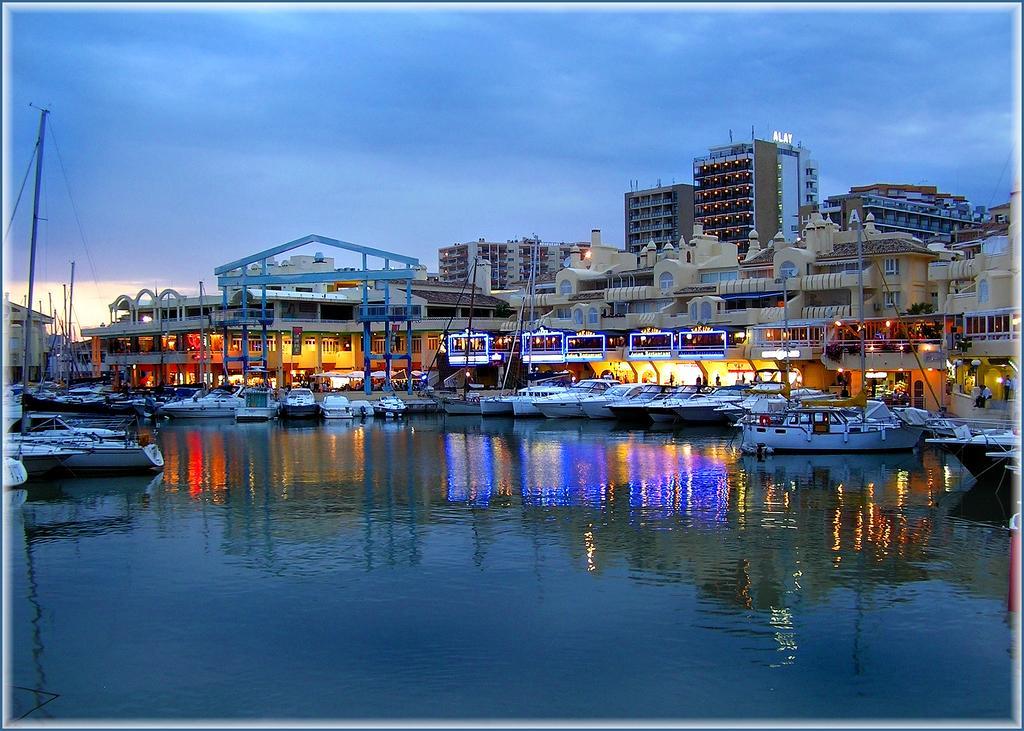 Exclusivo Puerto Marina Apartment