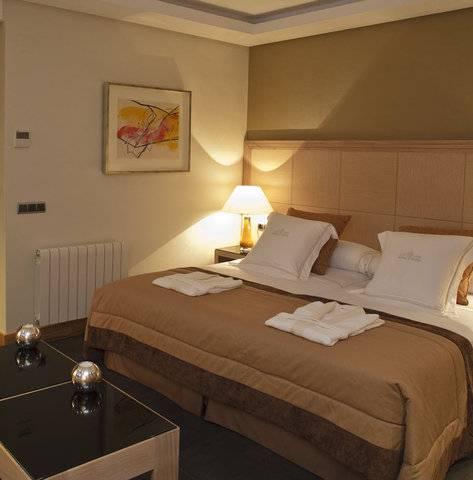Aparthotel Artplatinum & 4*