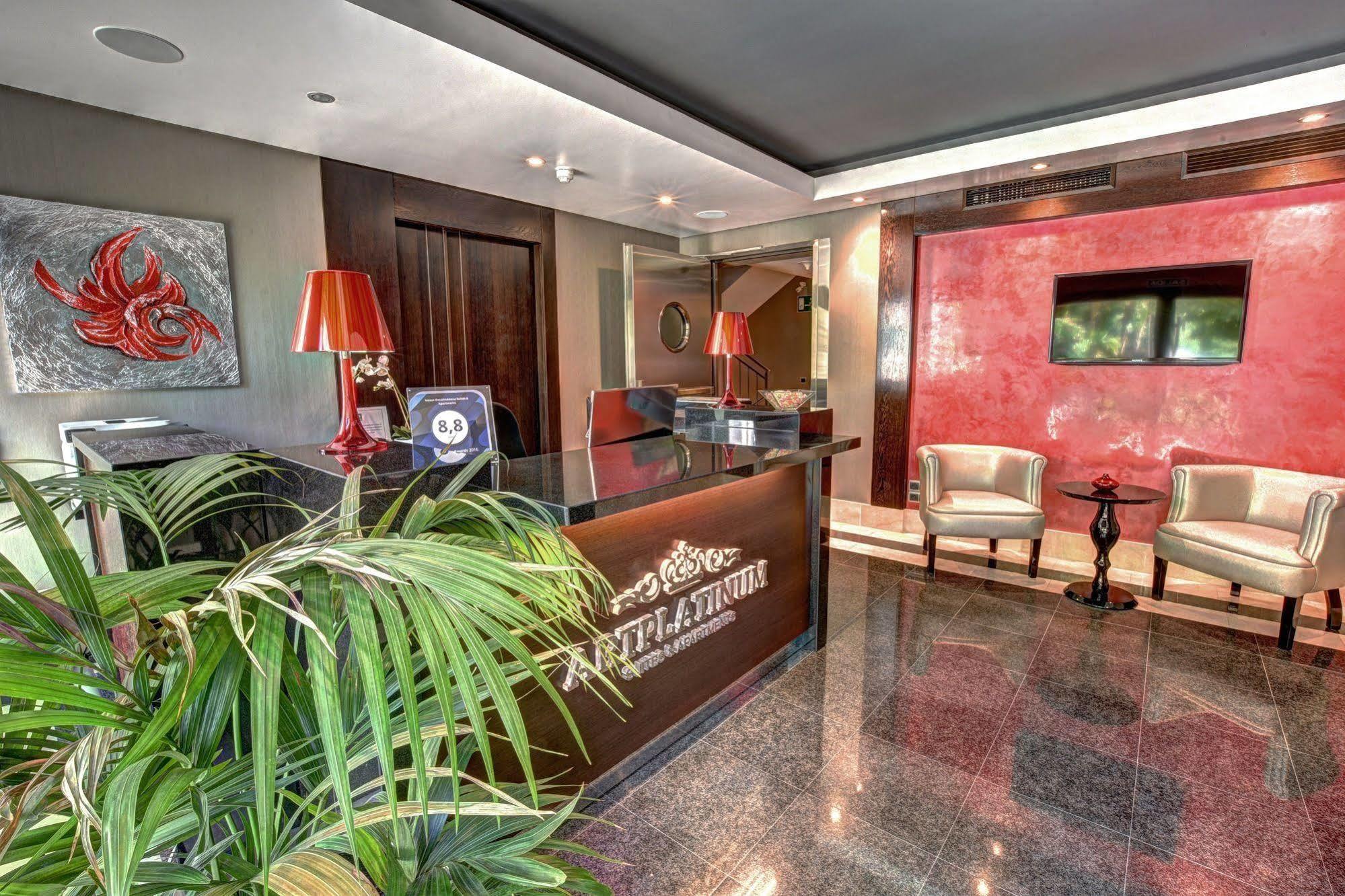 Aparthotel Artplatinum & 4*