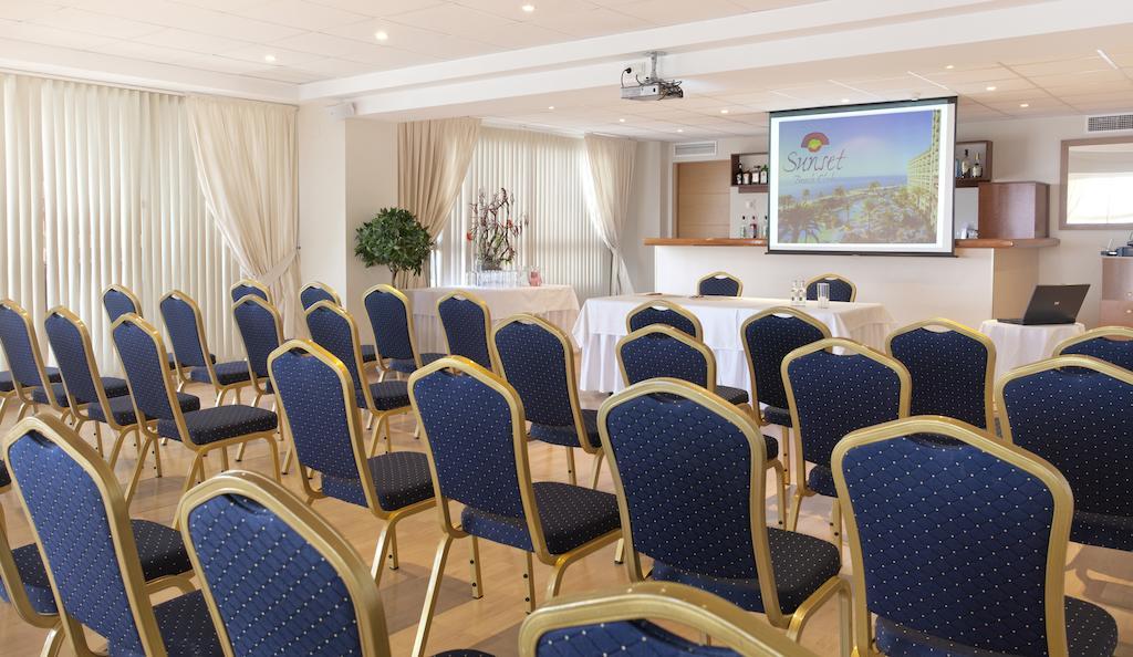 Sunset Club Aparthotel 4*