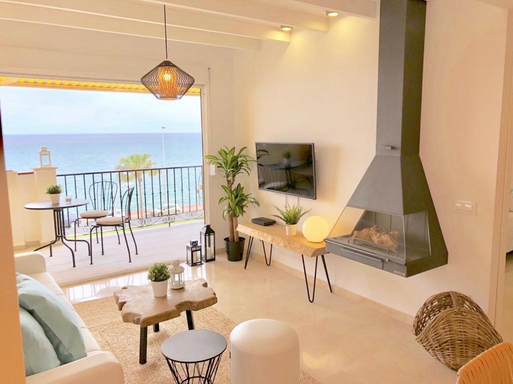 Atico-duplex 1ª Linea De Playa Con Jacuzzi. 6 Pax