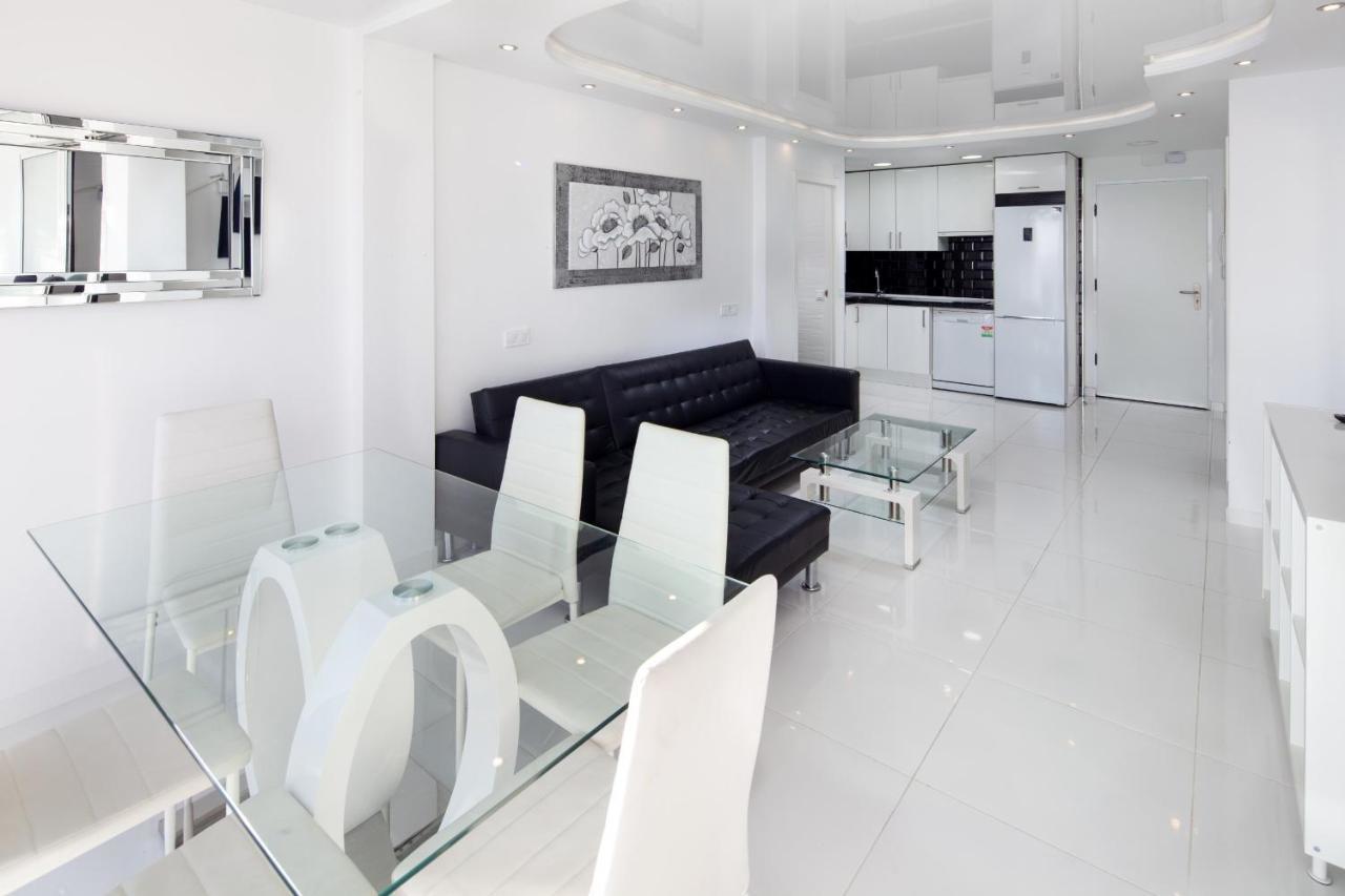 La Perla Beach Blue Apartment