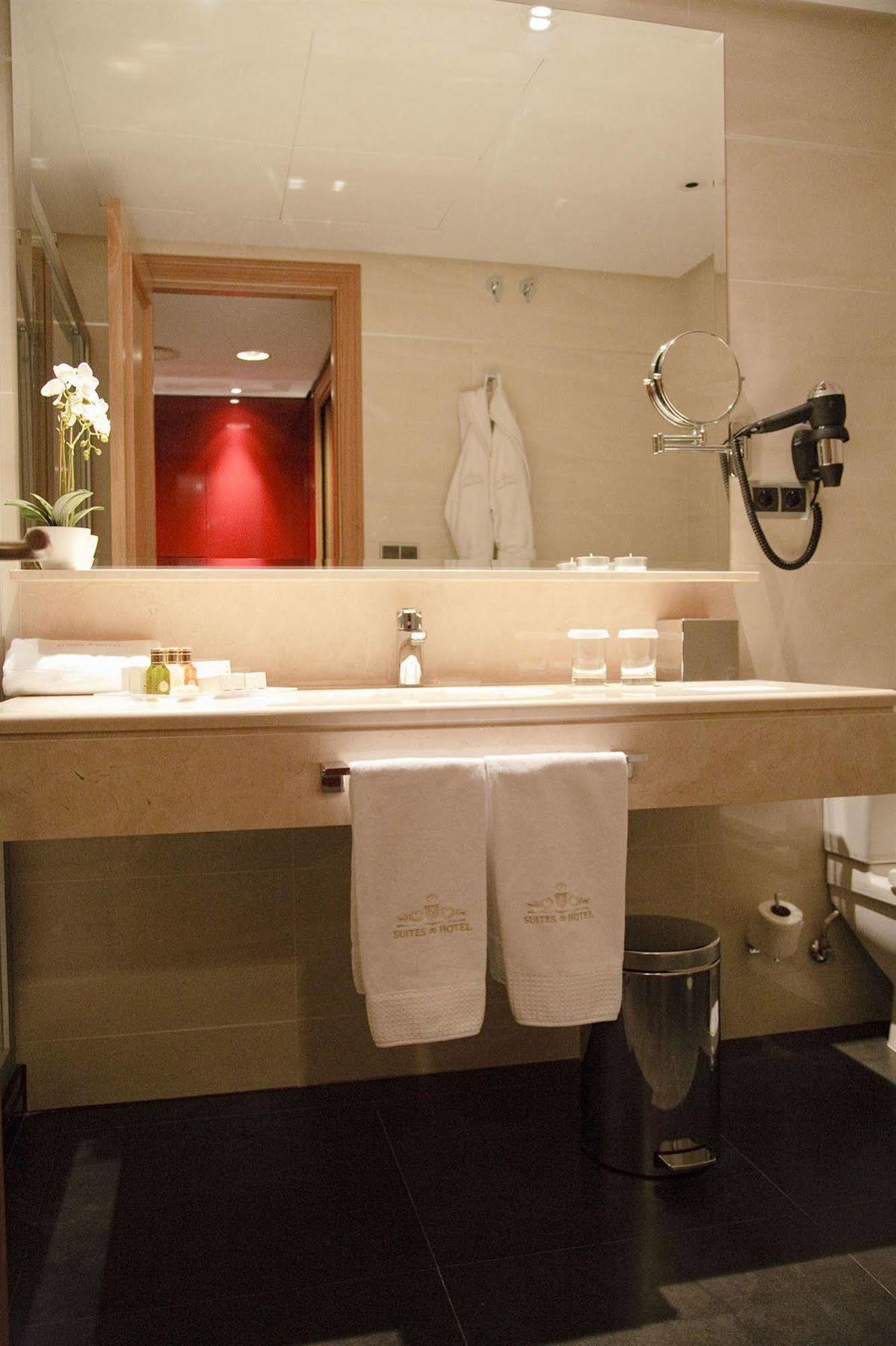Aparthotel Artplatinum & 4*