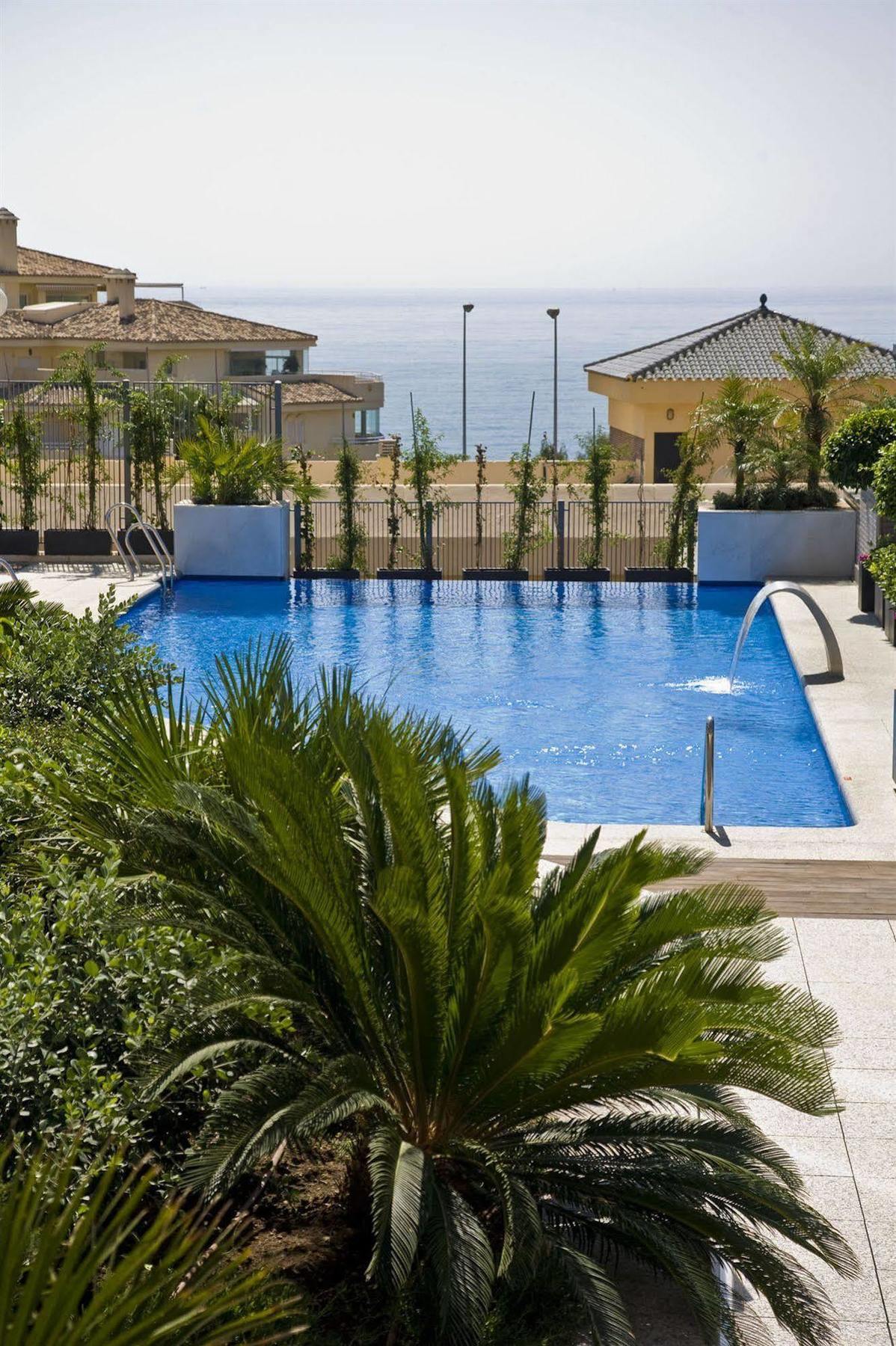Aparthotel Artplatinum & 4*