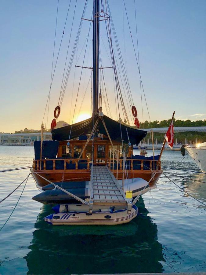 Botel Boat The Umoja Experience *