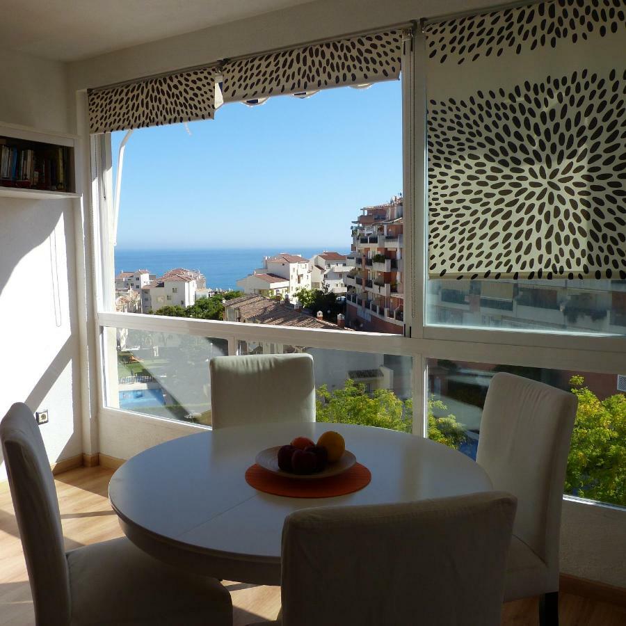 Sunny Sea View Apartment! *