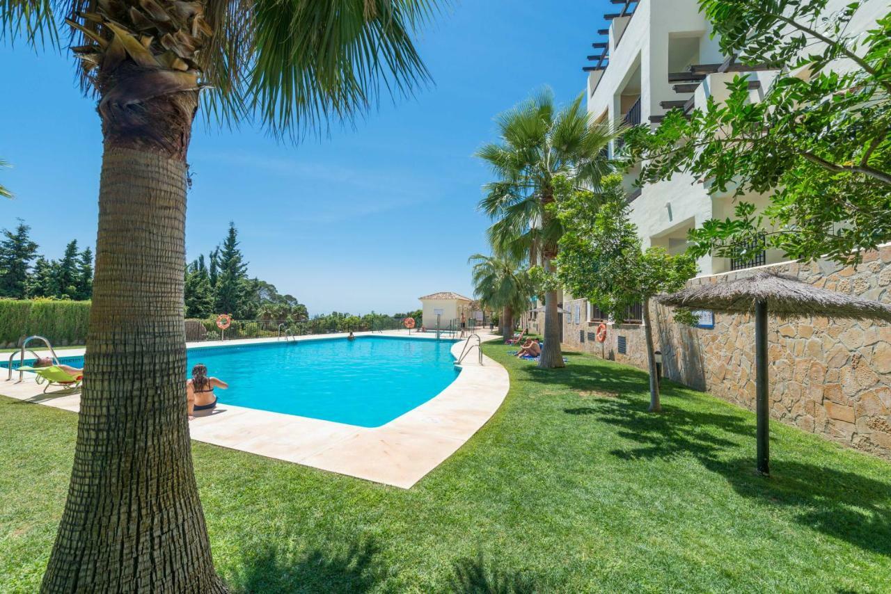 Sunny Golf Apartment