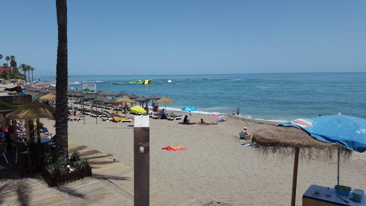 En Puerto Marina B32 Apartment