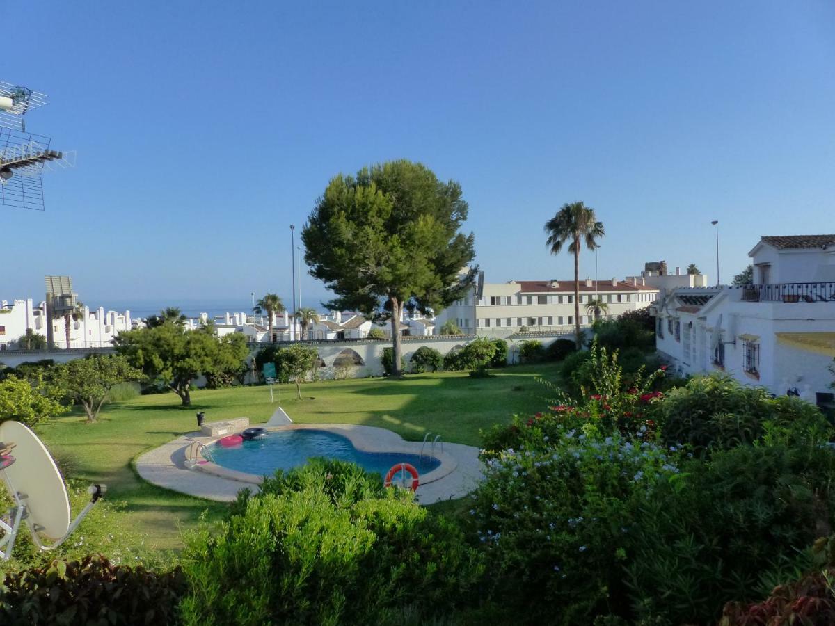 Oceanside Oasis: Beachfront With Pool And Sea Views
