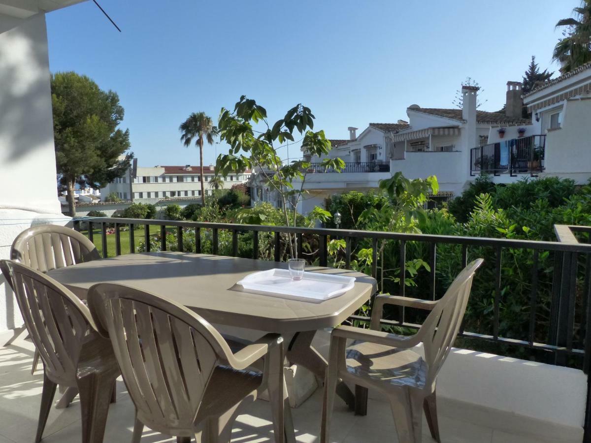 Oceanside Oasis: Beachfront With Pool And Sea Views