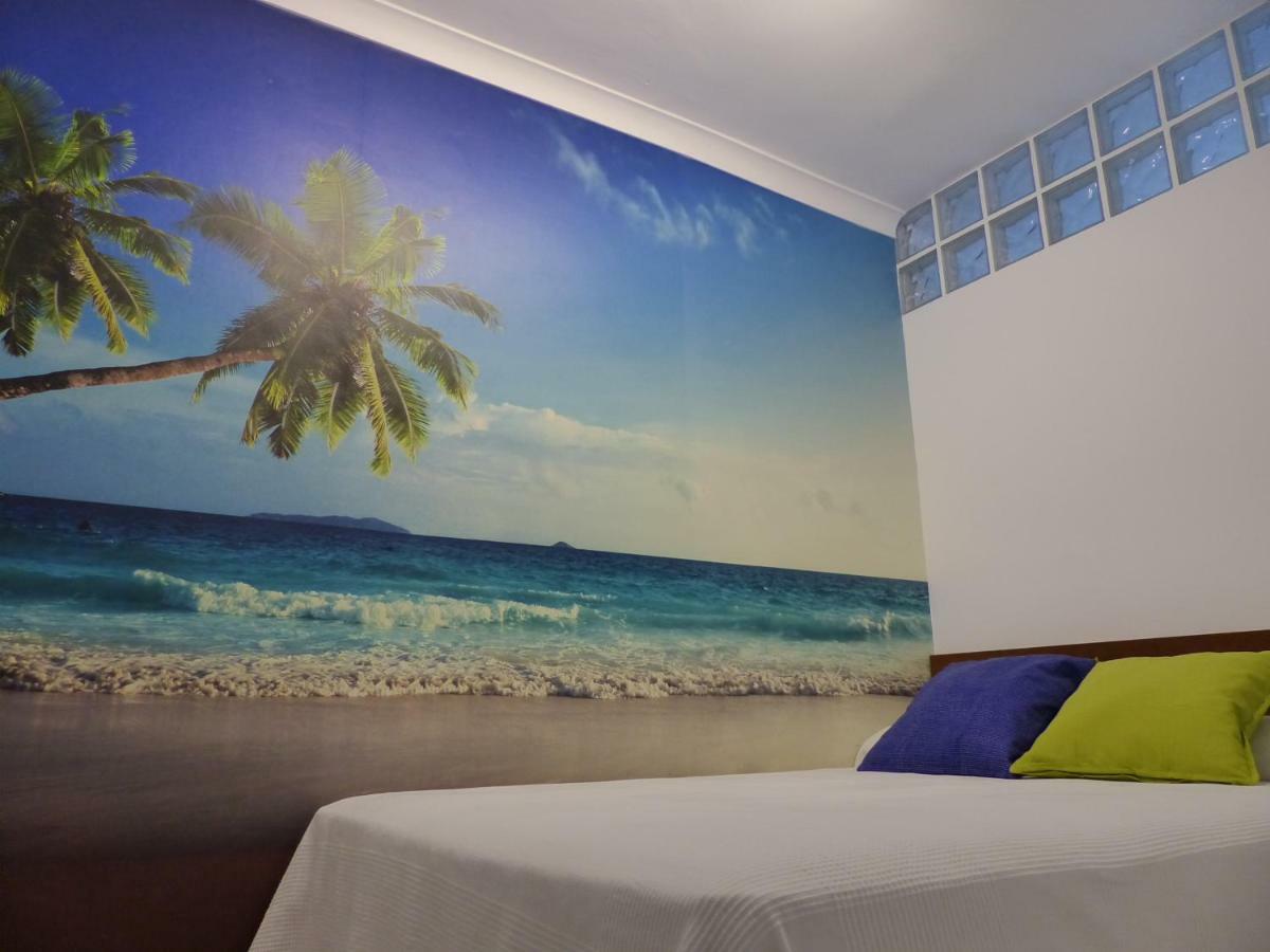 Oceanside Oasis: Beachfront With Pool And Sea Views * Benalmadena
