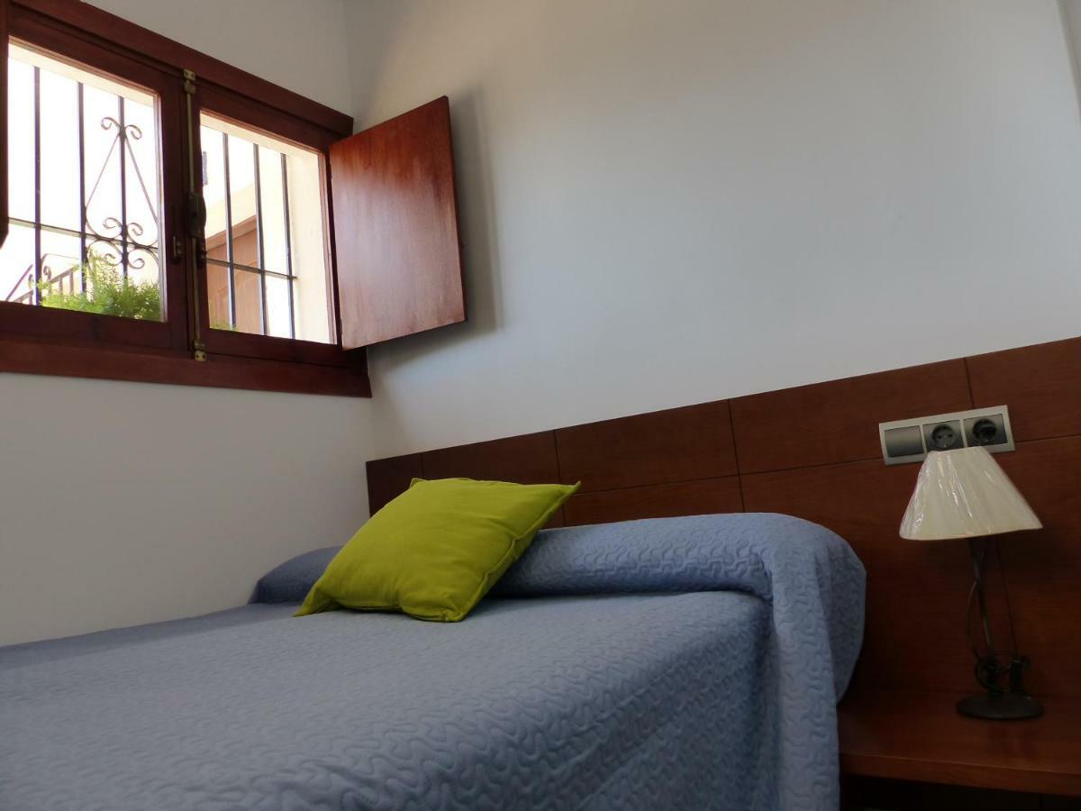 Appartement Apartment, 2 Bedrooms, On The Beach, With Pool, Sea Views And Garden -- Included, Parking & Wifi *