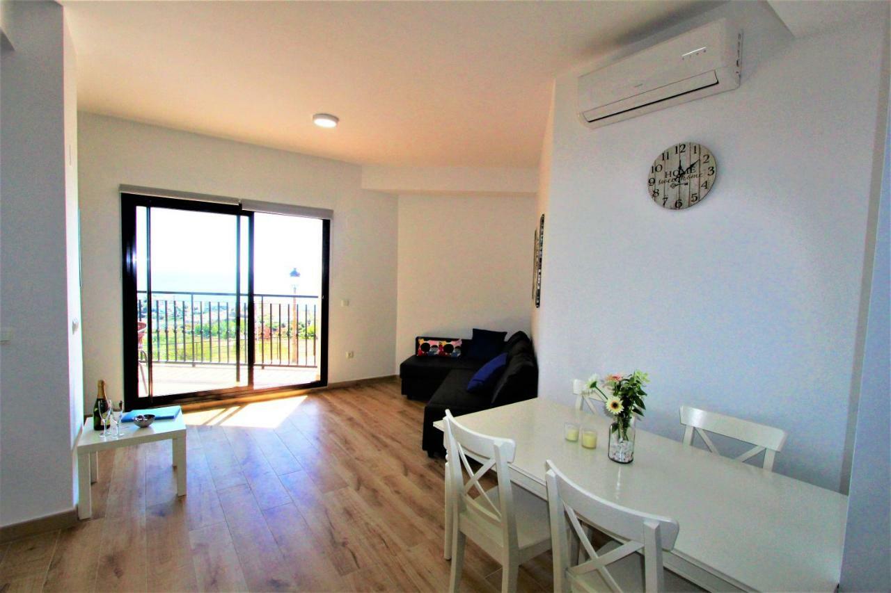 Pueblo - Excelente Conexión Wifi - Piscina Abierta - Fantasticas Vistas - Parking Gratis Apartamento *